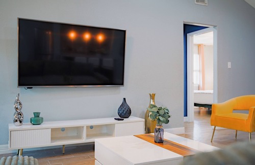 Houston House | Family Friendly Getaway - Houston near Downtown