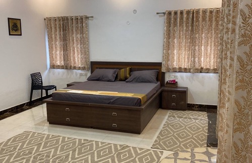 Dehradun Bed & Breakfast | Family Friendly Graphic Era Area