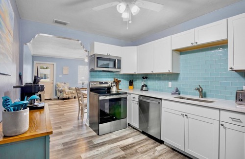 Holmes Beach House | Family Friendly Home with Pool, 4 mins to Beach! - Starfish Cove, B