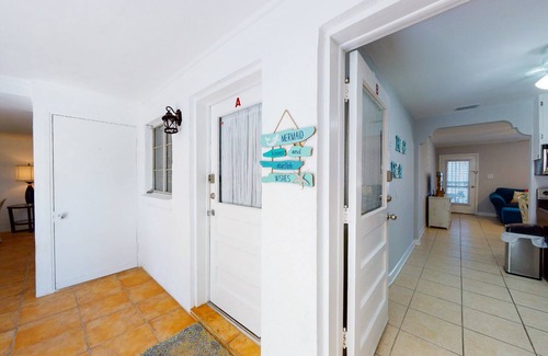 Holmes Beach House | Family Friendly Home with Pool, 4 mins to Beach! - Starfish Cove, B