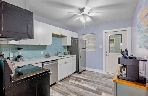 Holmes Beach House | Family Friendly Home with Pool, 4 mins to Beach! - Starfish Cove, B