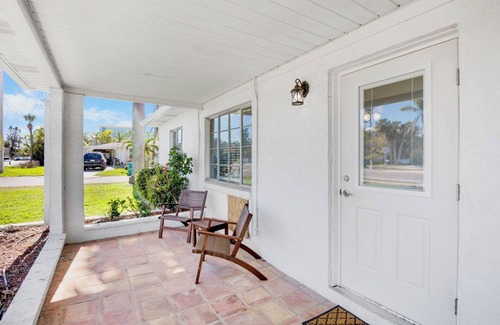 Holmes Beach House | Family Friendly Home with Pool, 4 mins to Beach! - Starfish Cove, B