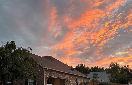 Twelve Oaks House | Family friendly home away from home
