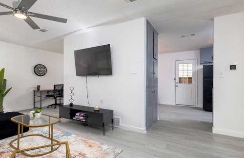 Euless House | Family-Friendly Home - Private Yard & Garage