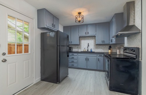Euless House | Family-Friendly Home - Private Yard & Garage