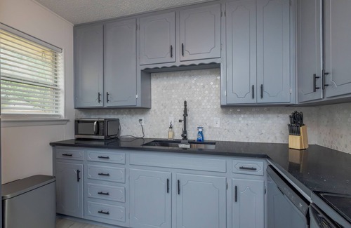 Euless House | Family-Friendly Home - Private Yard & Garage
