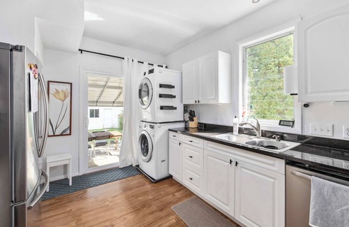 Fort Wayne House | Family Friendly Home - Fenced yard - Parking