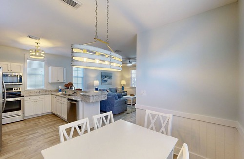 Port St. Joe Cottage | Family-Friendly Home with Shared Hot Tub - Beach Access 1 Mile Away
