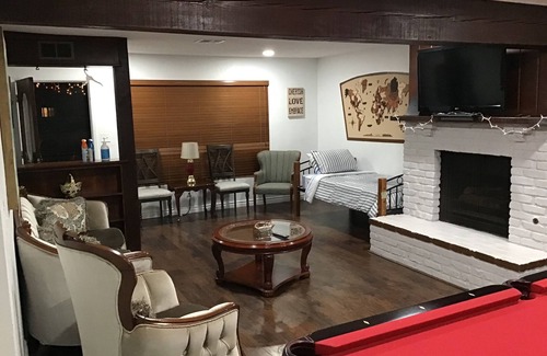 El Cajon House | Family Friendly Home With A Pool Table.