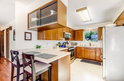 Freeland House | Family-Friendly Home with High-Speed WiFi, Water View, W/D, and Enclosed Yard