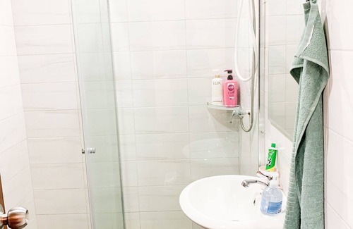 Khlong Tan Nuea House | Family Friendly! Hot spot in Bangkok, cozy, modern & Big house!