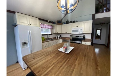 Morrisville Cottage | Family-friendly, hot tub, full kitchen, 4 bedroom, deck, yard, dogs allowed.