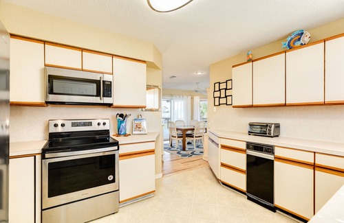 Pirates Beach House | Family Friendly in Pirates Beach - 2 Decks, Walk to Beach, Large Patio