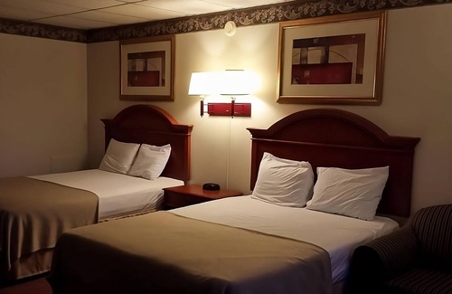 Campbelltown Resort | Family-Friendly Inn! Minutes to Palmyra Bowling Alley, FREE Onsite Parking!