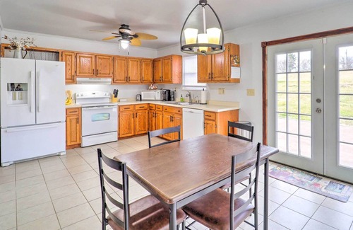 Jonesborough House | Family-Friendly Jonesborough Retreat w/ Yard!