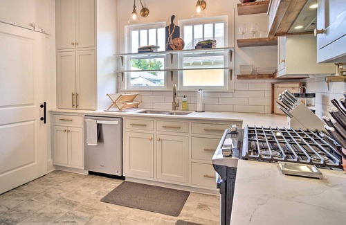 Lake Charles Cottage | Family-Friendly Lake Charles Home w/ Playset!