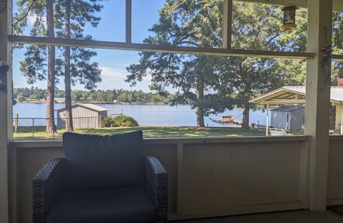 Manning House | Family Friendly Lake Oasis