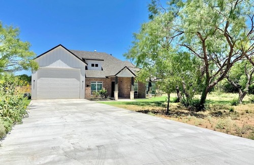 Graford House | Family-Friendly Lake Retreat Near Rocker B with 2 Masters and Dock Access!