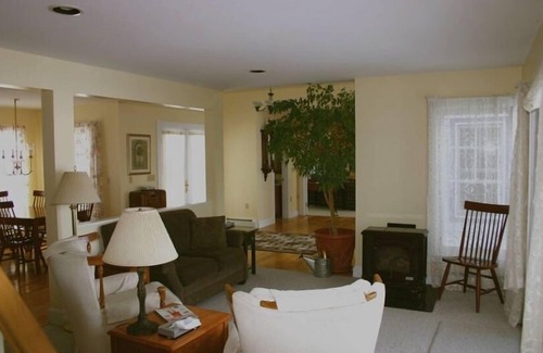 New London House | Family Friendly Lake Front Home
