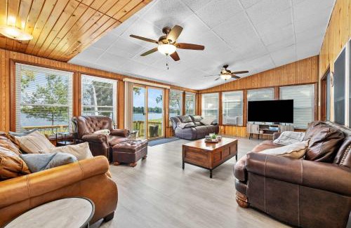 Warsaw House | Family-Friendly Lakehouse with Firepit and Dock