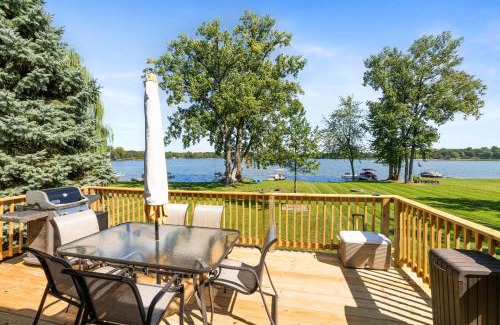 Warsaw House | Family-Friendly Lakehouse with Firepit and Dock