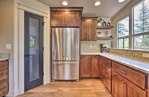 McCall Cabin | Family-Friendly McCall Cabin: Pool Access & Bikes