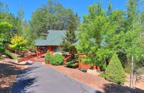 Upper Moonridge Cabin | Family-Friendly Moonridge Cabin
