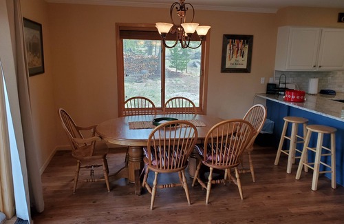 Alma Cabin | Family Friendly Mountain retreat with amazing views! Hot Tub, close to Breck!