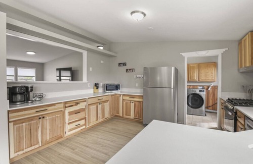 Divide House | Family-Friendly Mtn Retreat |Fireplace Pets Trails