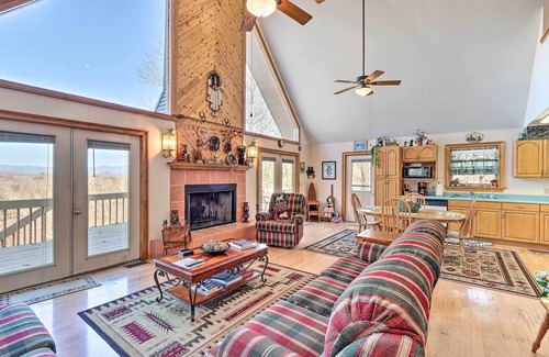 Murphy Cabin | Family-Friendly Murphy Cabin w/Deck & Fire Pit!