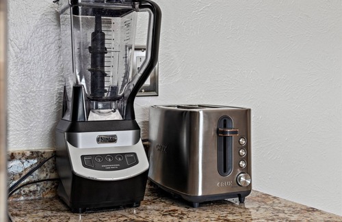 Plano House | Family Friendly, Near Highways, Tesla Charger, Foosball, Grill, Garage, Dart