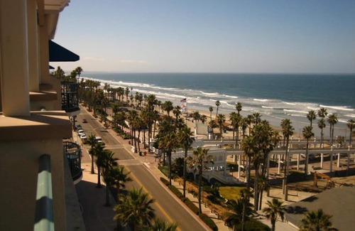 Townsite Condo | Family friendly ocean side view steps away from the beach
