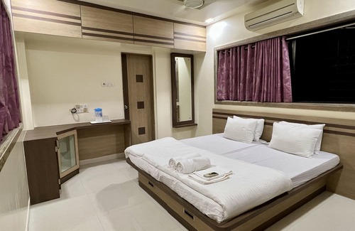 Baner Apartment | Family friendly Peaceful 3BHK apartment in Balewadi.