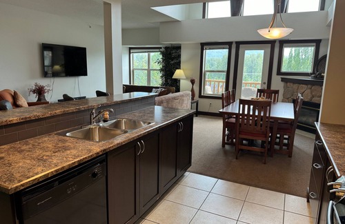 East Kootenay Condo | Family-Friendly Penthouse with Valley Views