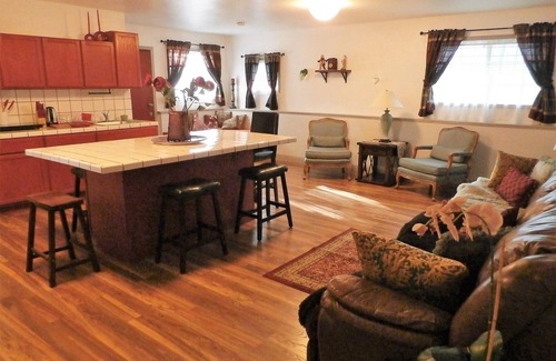 Oakhurst Apartment | Family-Friendly, Pet-Friendly, 2 Minute Drive To Everything In Oakhurst