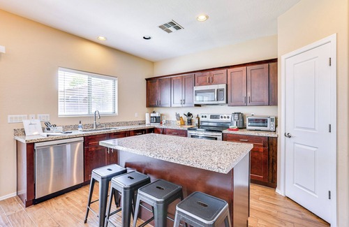 Deer Valley House | Family-Friendly Phoenix Retreat w/Fenced Yard!