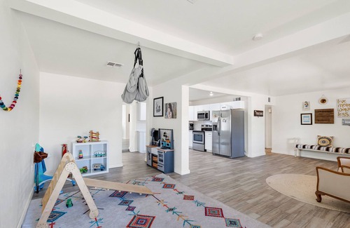 Poets Square House | Family Friendly-Playroom-Central Location