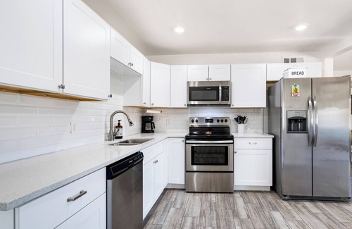 Poets Square House | Family Friendly-Playroom-Central Location