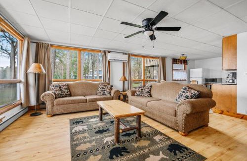 Mayfield House | Family Friendly-Pontoon & SUP Rentals-Sandy Beach!
