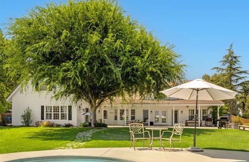Los Alamos House | Family friendly pool, walk to restaurants!