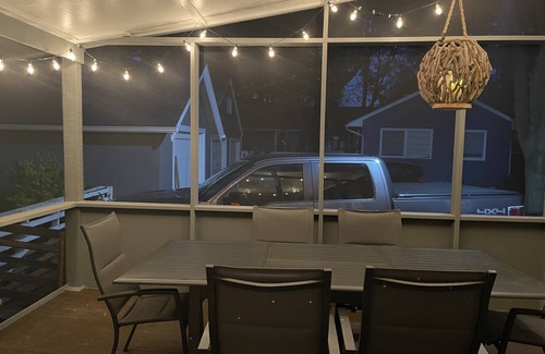 Bryant Pattengill East House | Family Friendly Private Home 1 1/3 Miles From The Big House