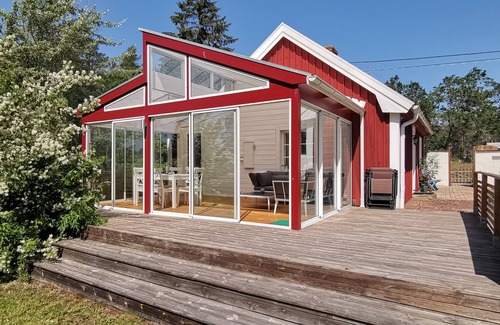 Tofta House | Family friendly red Sweden house, right by the sea between forest and meadow