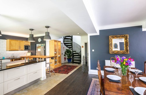 Drymen Cottage | Family Friendly Refurbished Detached Country Cottage set in Castle Grounds