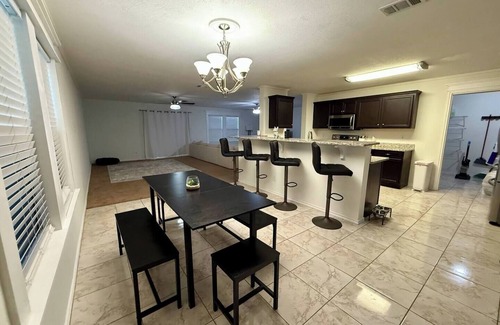 West San Antonio House | Family-Friendly Retreat 7 Min from Lackland AFB - Pet-Friendly