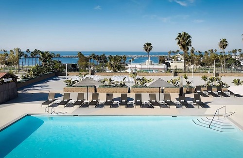 South Redondo Hotel | Family-Friendly Stay! 4 Large Units, Pets Allowed, Close to South Bay Ocean