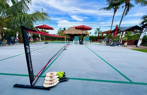 Lake Worth House | Family Friendly Sanctuary 7BR Sleep 16, Heated Pool, Tiki, Pickleball, Gameroom