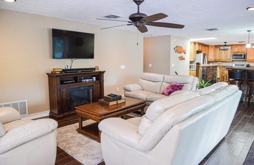 Homosassa House | Family Friendly Scalloping Dream with 30ft of Dockage!