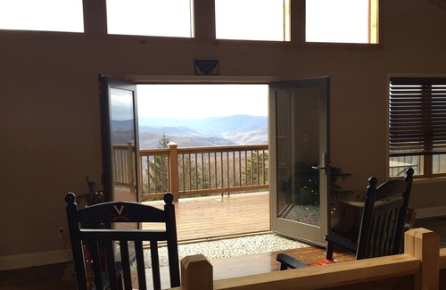 Snowshoe House | Family-friendly slice of heaven!