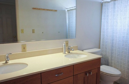 South Boulder House | Family Friendly, South Boulder home close to Hiking Trails, WiFi and Fenced yard