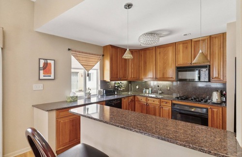 Near South Side House | Family-Friendly South Loop Escape by RedAwning